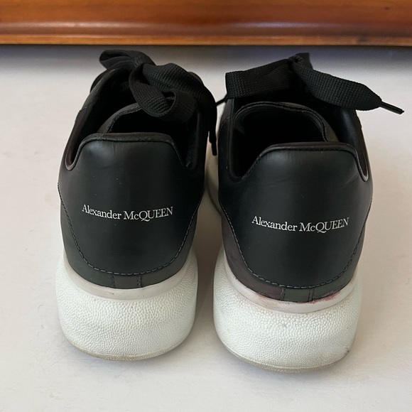 Alexander McQueen Oversized Sneakers in Gray Iridescent Women’s Size 38.5/8.5 - Picture 5 of 16